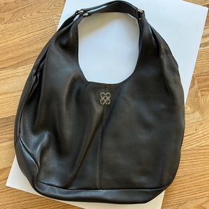 Gorgeous coach hobo in pebbled leather